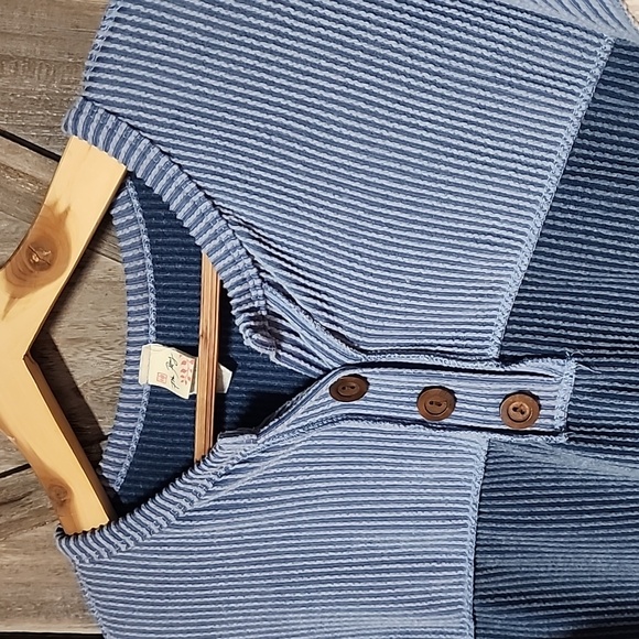 7th Ray Ladies Top - Picture 3 of 6